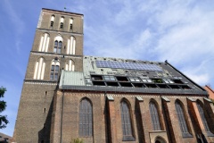 Wohnen bei Gott - Alternative Energie auf dem Kirchendach